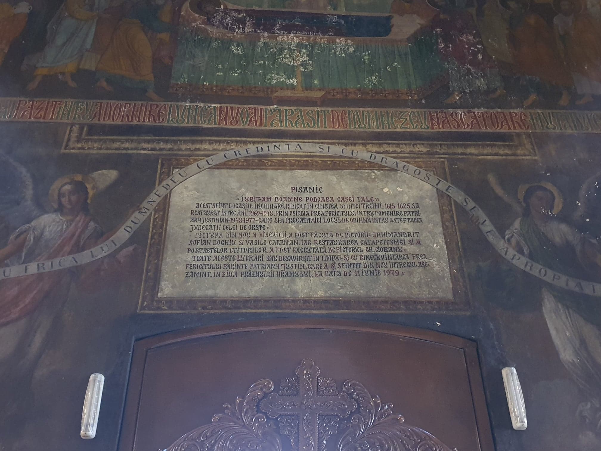 The dedication between the tableau of the ktetors (western wall inside the church)