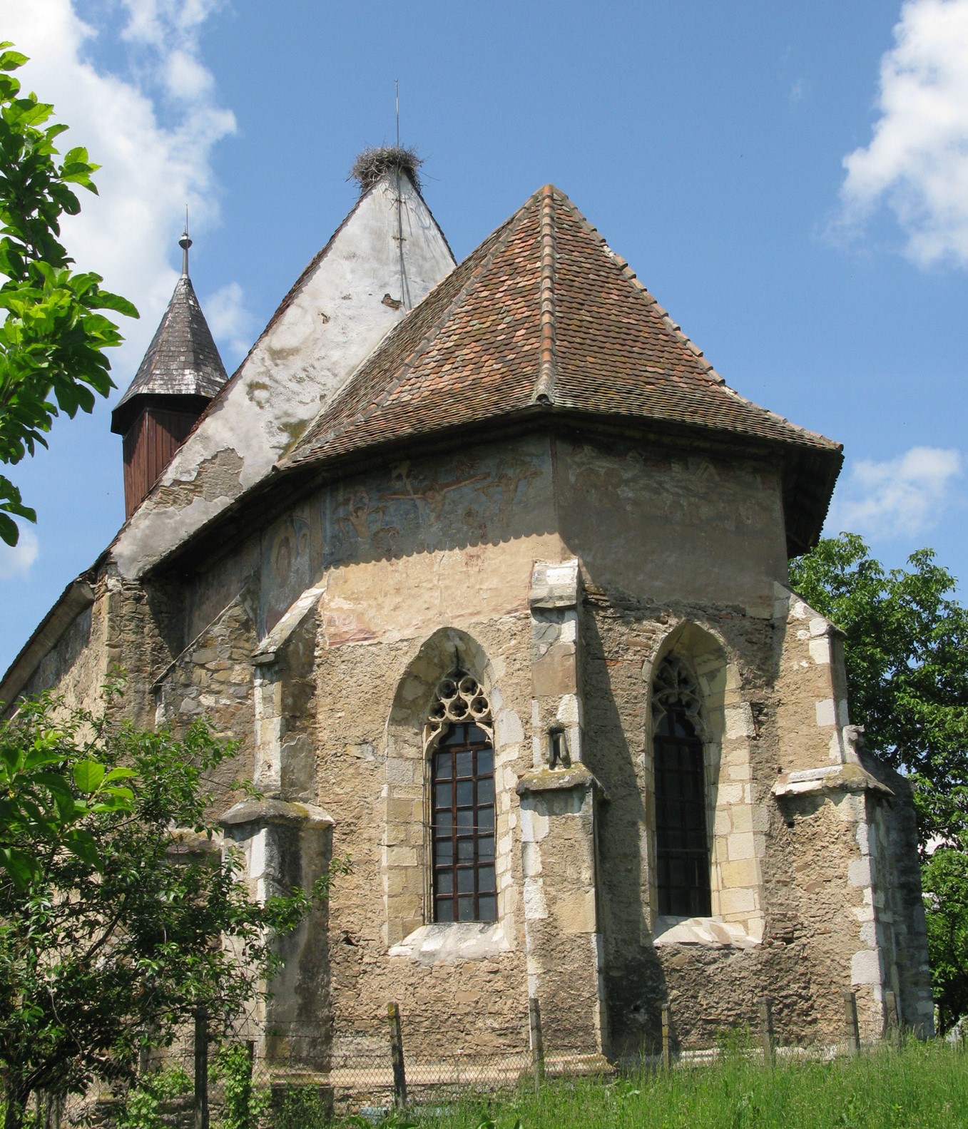 General view of the pentagonal sanctuary, the fortified church at Dârlos, Romania, 14th–15th centuries (source: M. Mihail)