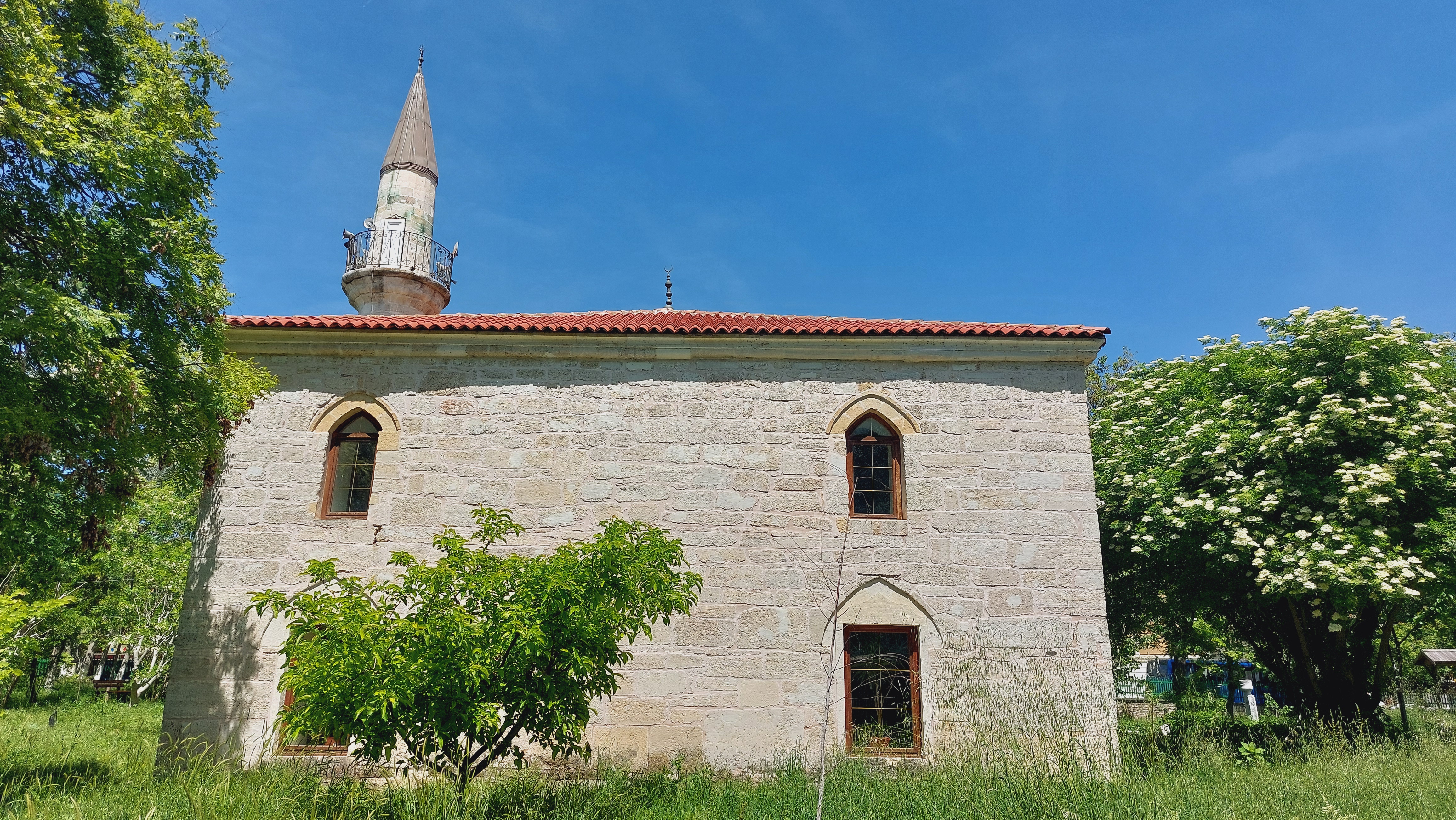 View of Esmahan Sultan Mosque from the south side (source: Ingrid Petcu Levei)