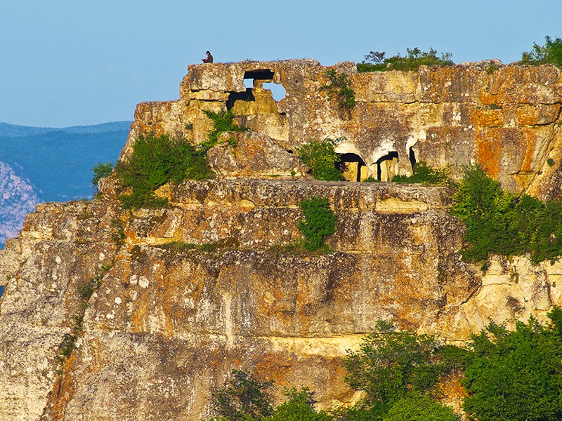 Mangup-Kale caves, 2013 (source: krym4you.com)