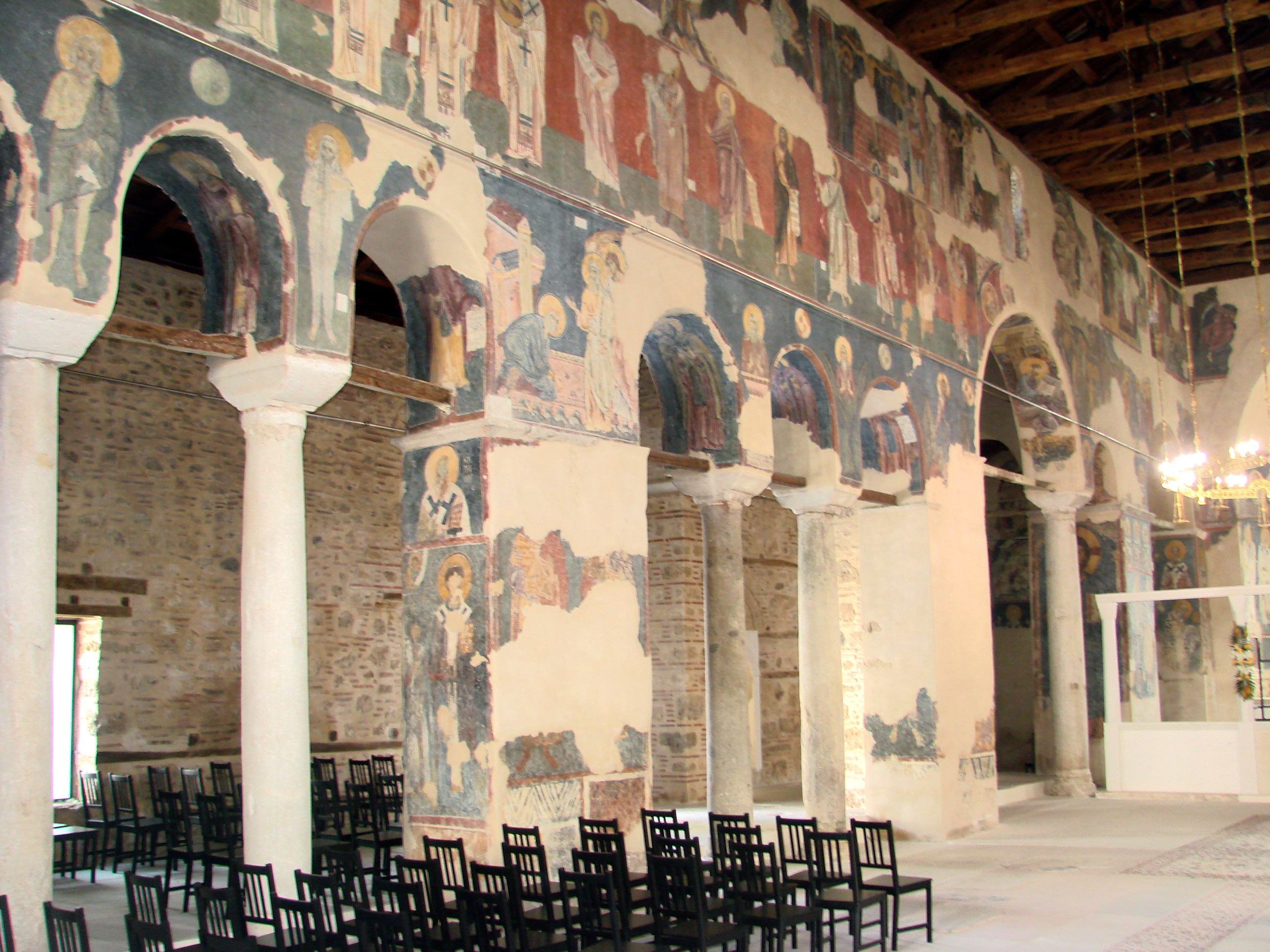 A wall with frescoes circa 14th-15th c. from the Old Metropolis in Veri. (Source: public domain)