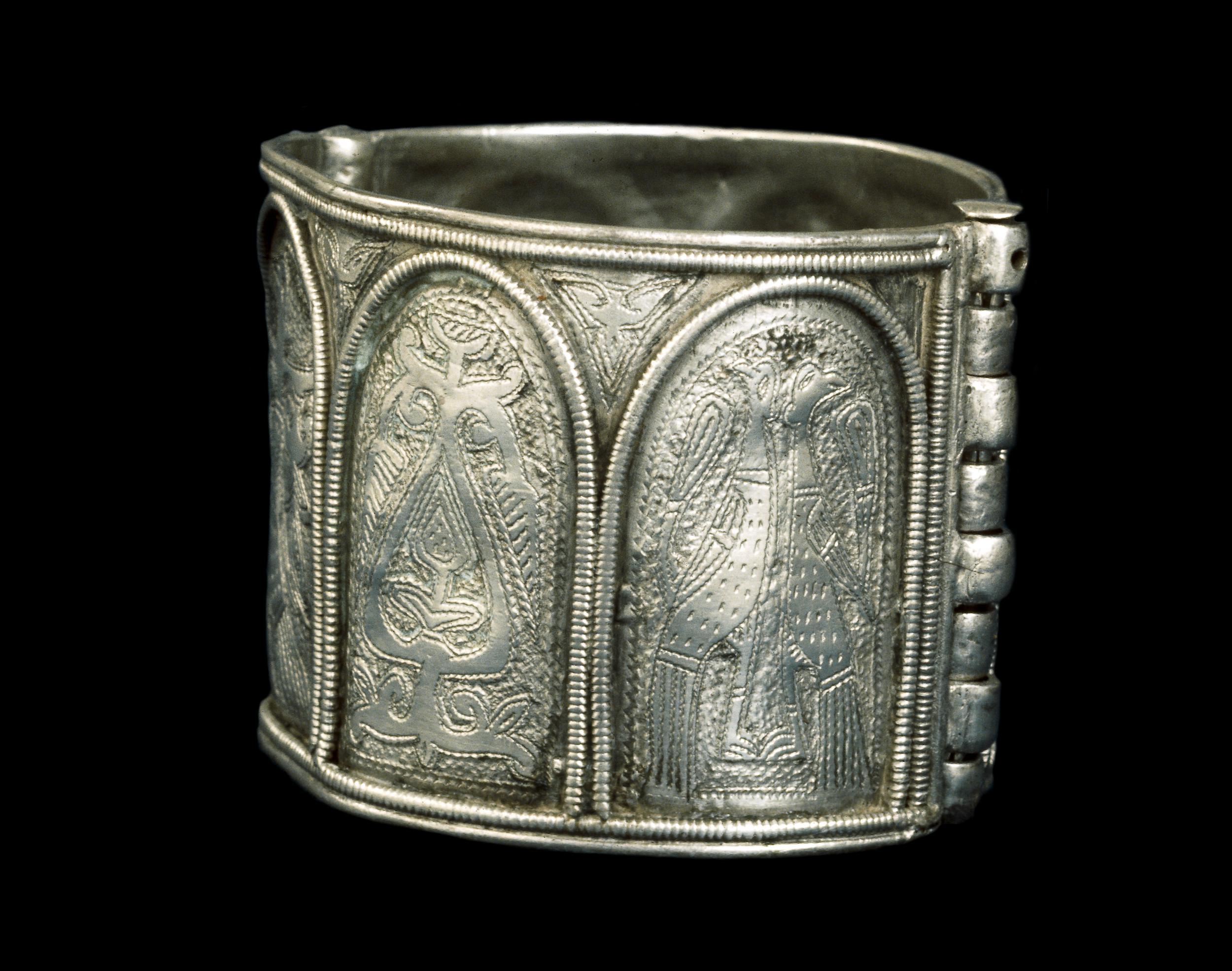 Rus Armlet 12th cen. Silver, niello Kiev © The Trustees of the British Museum