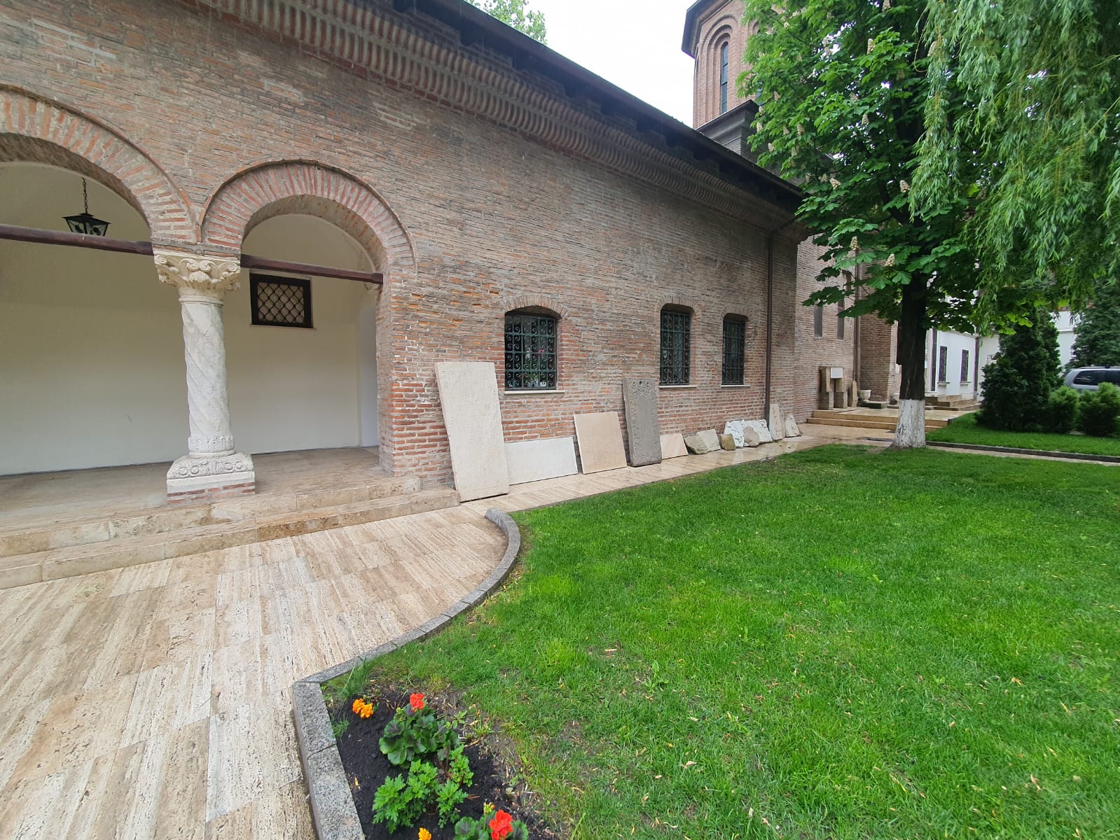 St Antim Monastery - The Courtyard (The Monastery’s Buildings - South Side). (source: Octavian-Adrian Negoiță)