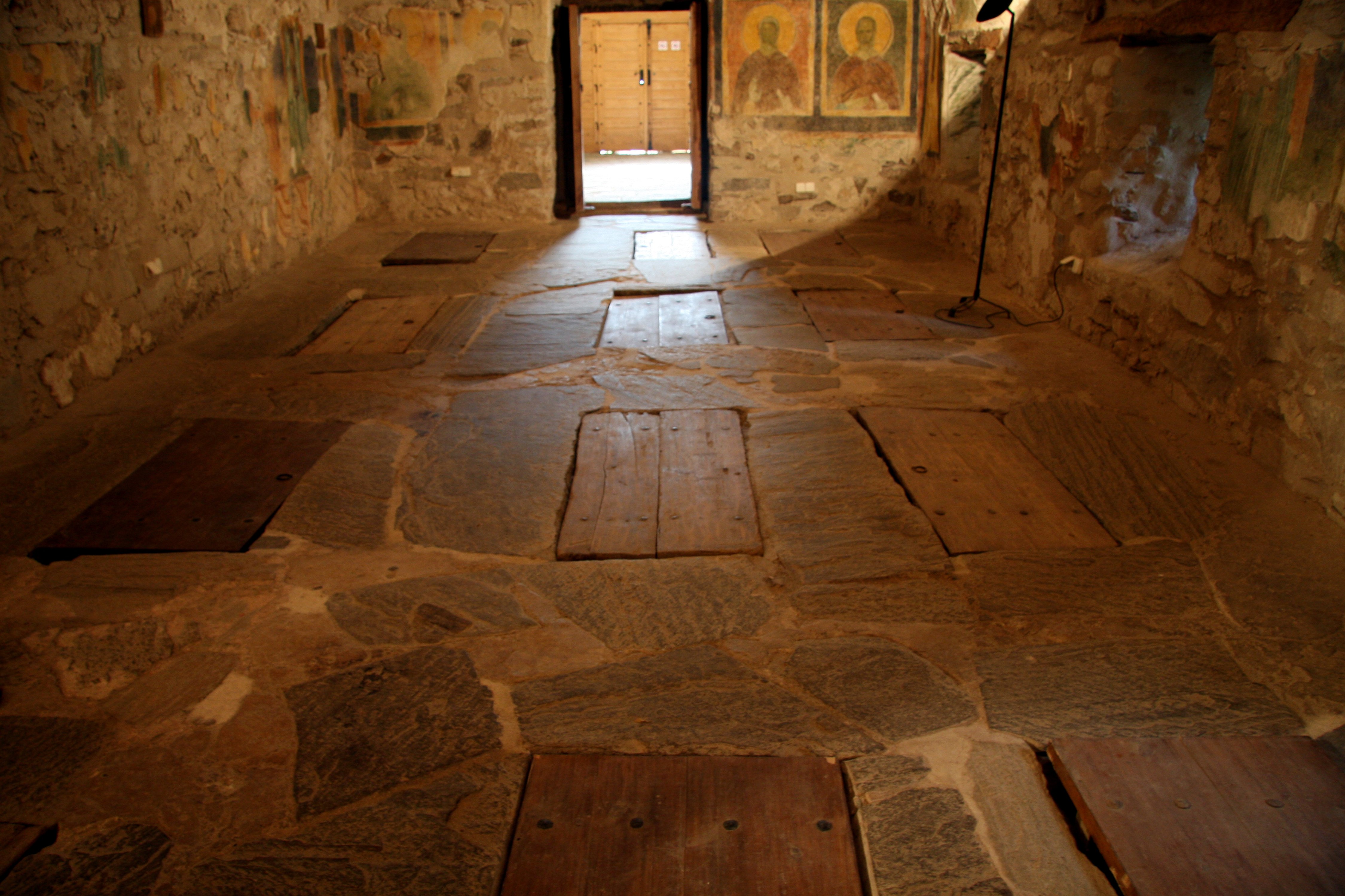 Floor openings in the crypt, end of the 11th century or the 12th century, the Bachkovo Ossuary (source: J. Đorđević)