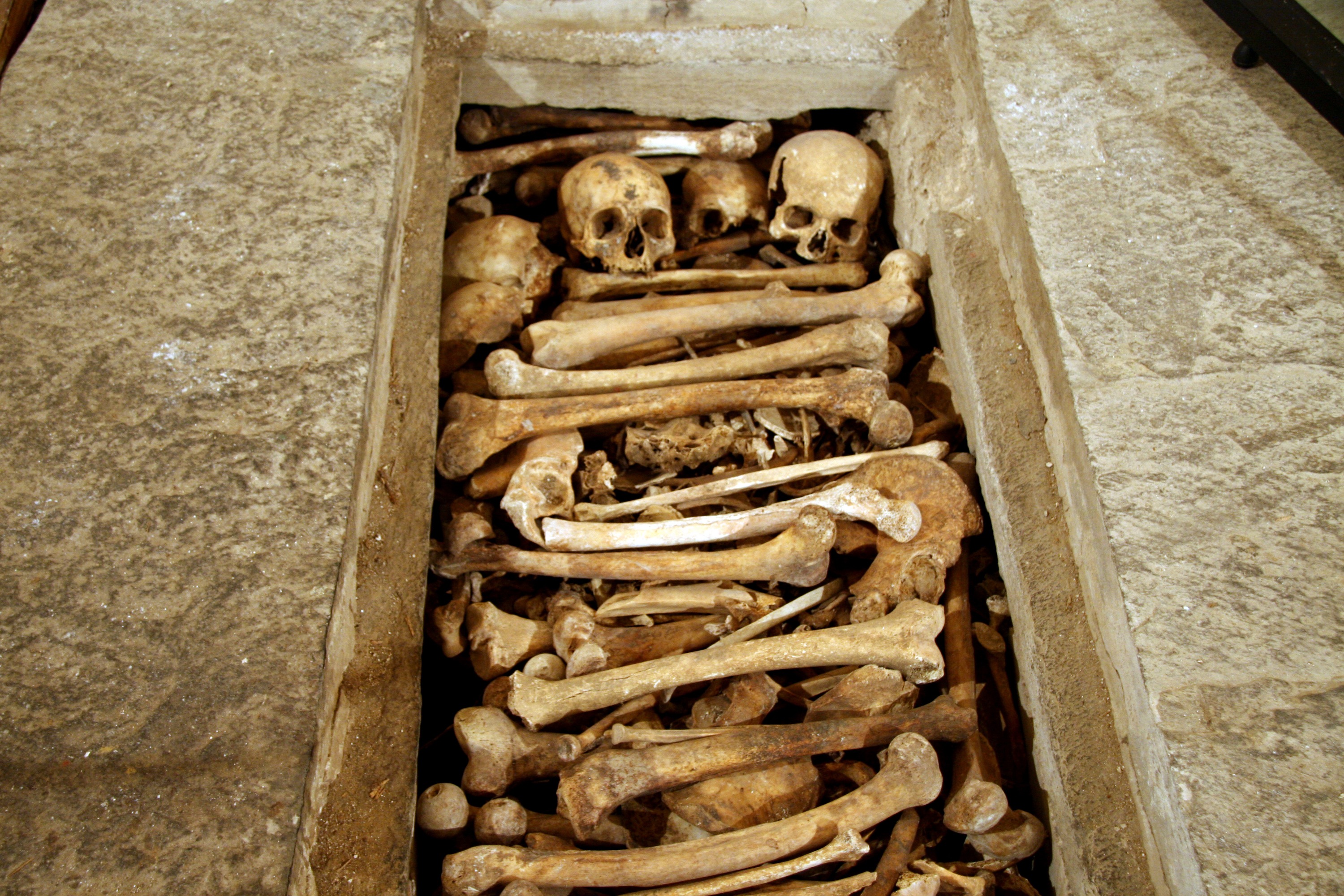 One of the floor openings in the crypt, end of the 11th century or the 12th century, the Bachkovo Ossuary (source: J. Đorđević)