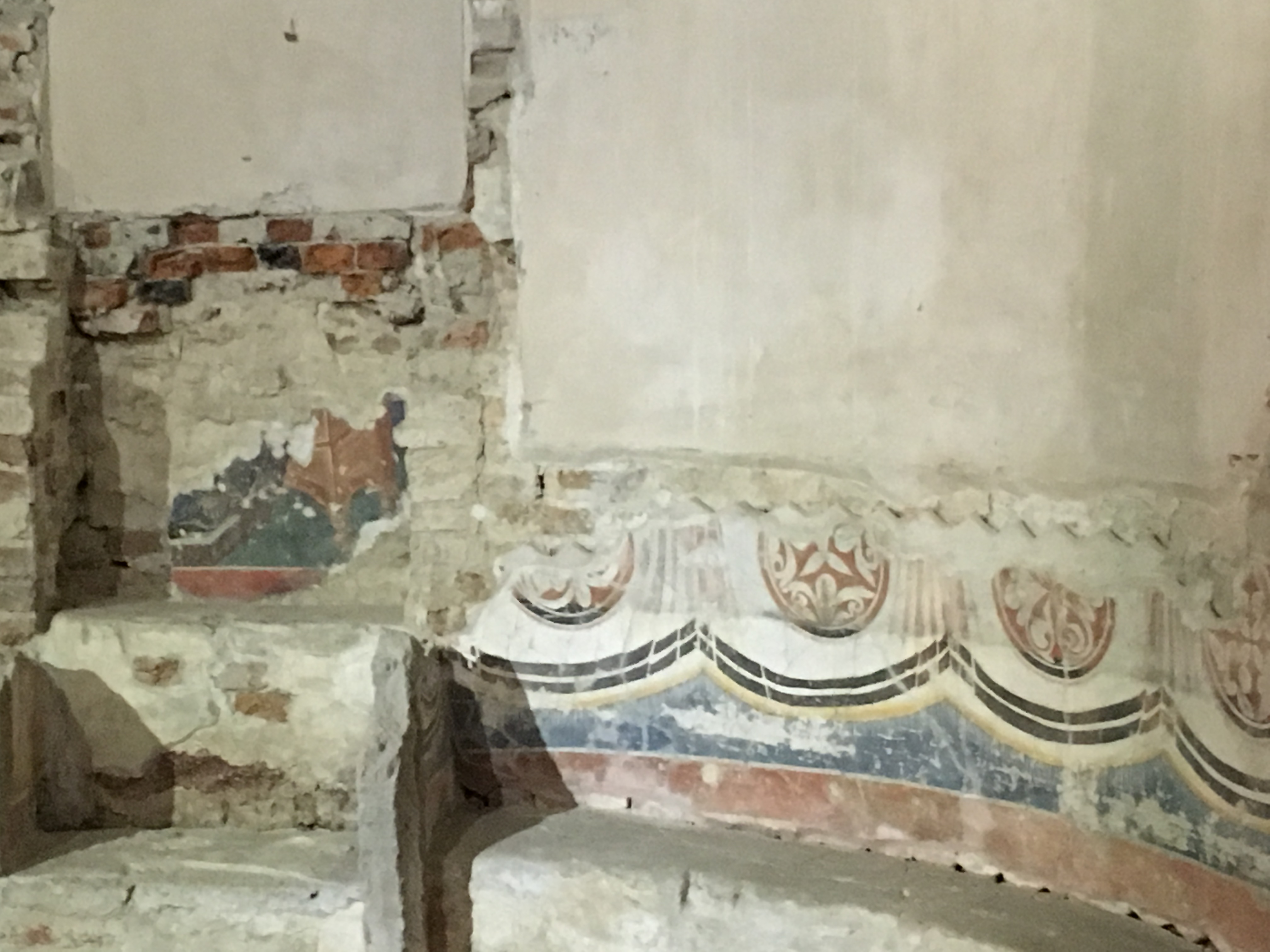 Newly uncovered fragments in the apse, 1378, fresco, Church of the Transfiguration of Our Savior on Ilyina Street, 1374, Veliky Novgorod (source: O. Yunak)