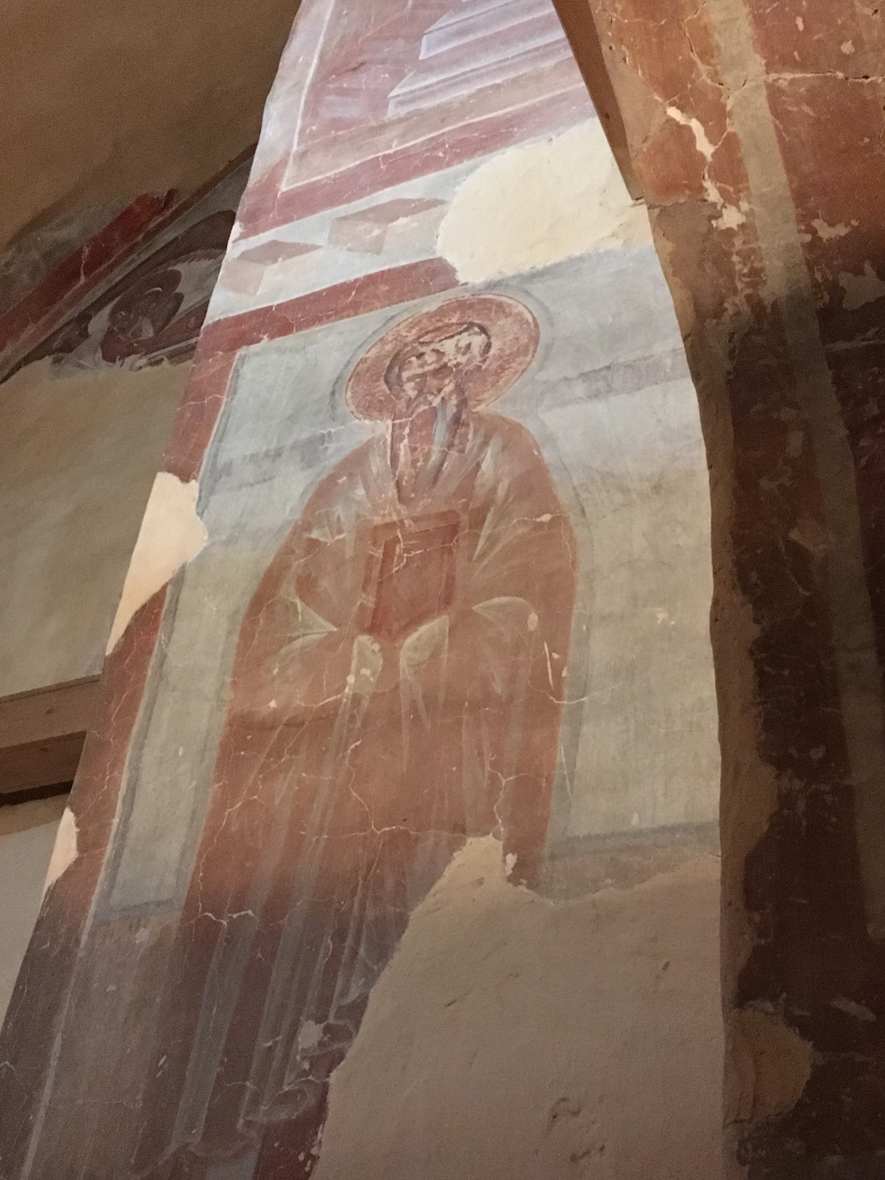 Unknown saint on the east side of the pillar in the chamber, 1378, fresco, Church of the Transfiguration of Our Savior on Ilyina Street, 1374, Veliky Novgorod (source: O. Yunak)