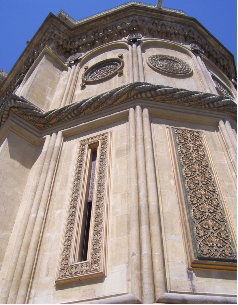 Curtea de Argeș Church, details of the façade with the bronze birds (source: Sanziana Gheorghe / www.vladimir-rosulescu.blogspot.com)

 