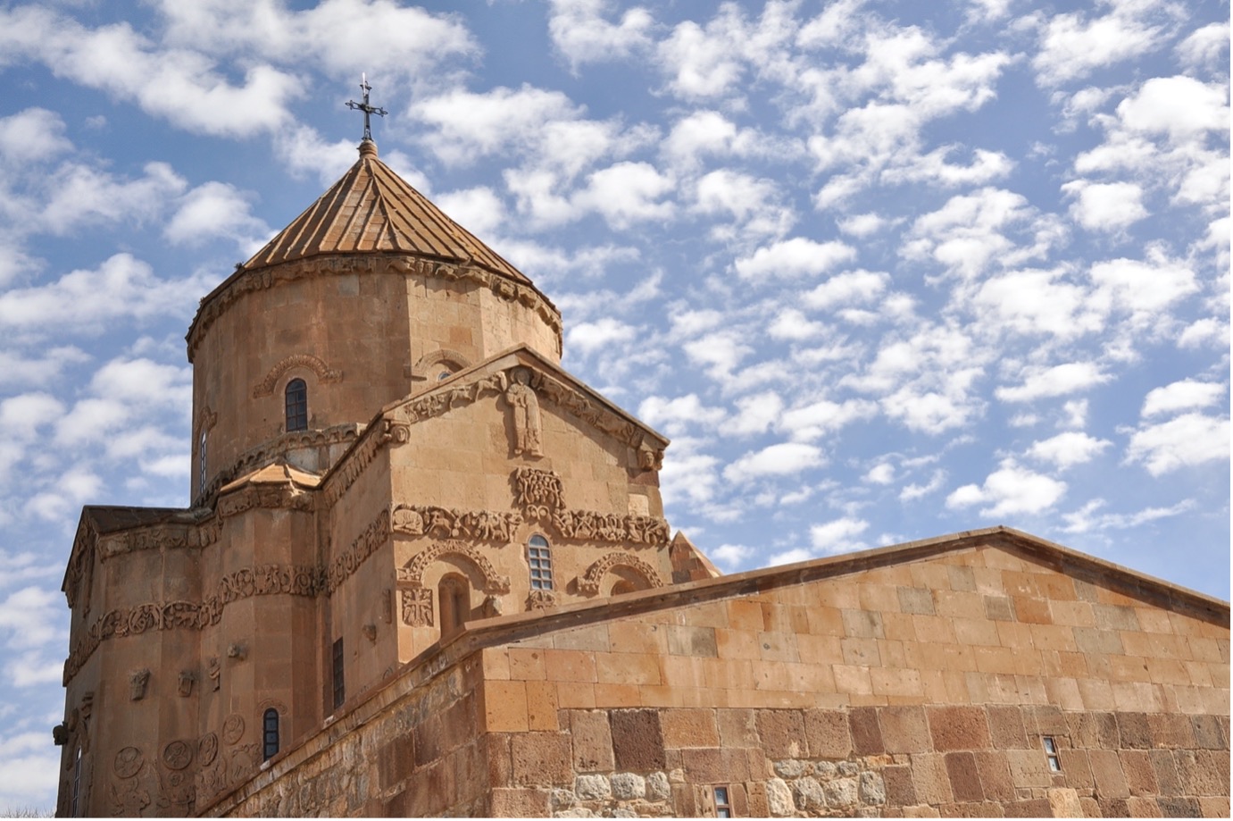 Church of Holy Cross, Akdamar, Turkey (source: Rupen Janbazian, commons.wikimedia.org)