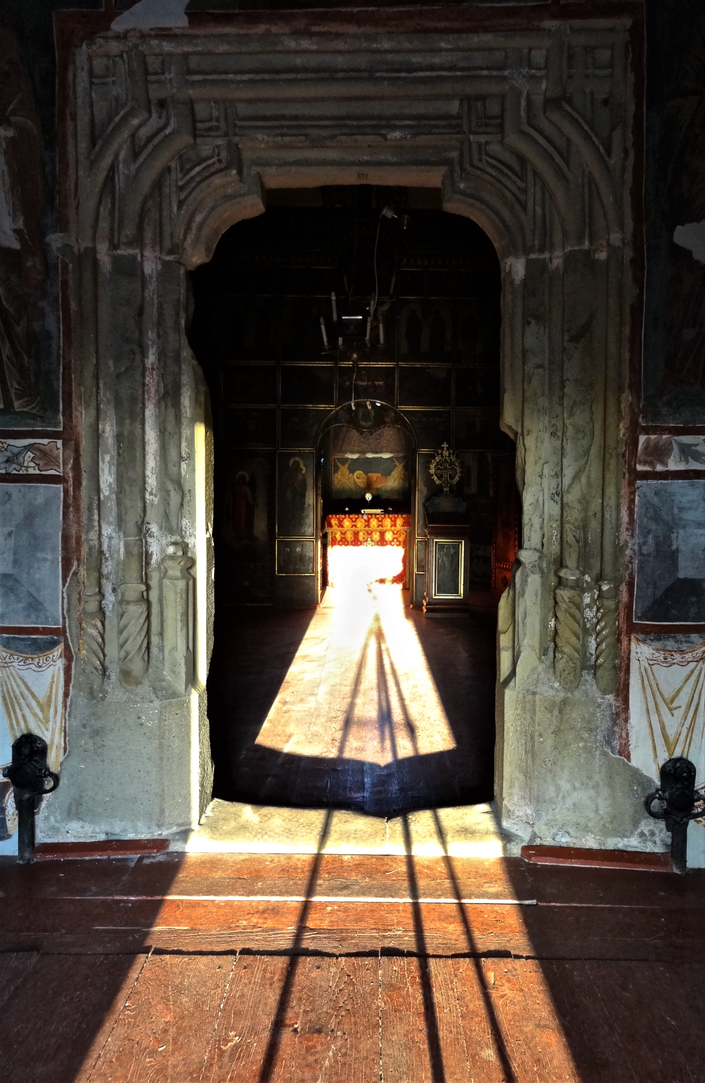 Sunlight entering the church through the west entryway and aligning with the altar, church of the Holy Cross, built 1487, Pătrăuţi, Moldavia, modern Romania (source: G.-D. Herea)