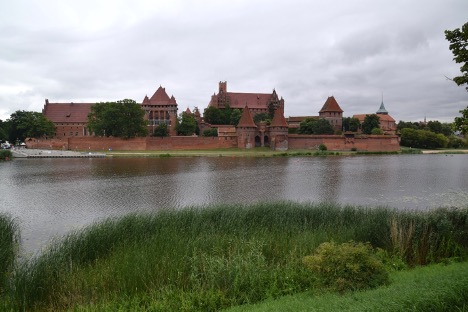 Malbork castle (looking west), Malbork, Poland, 15th century, redbrick and field stone (source: G. Leighton)