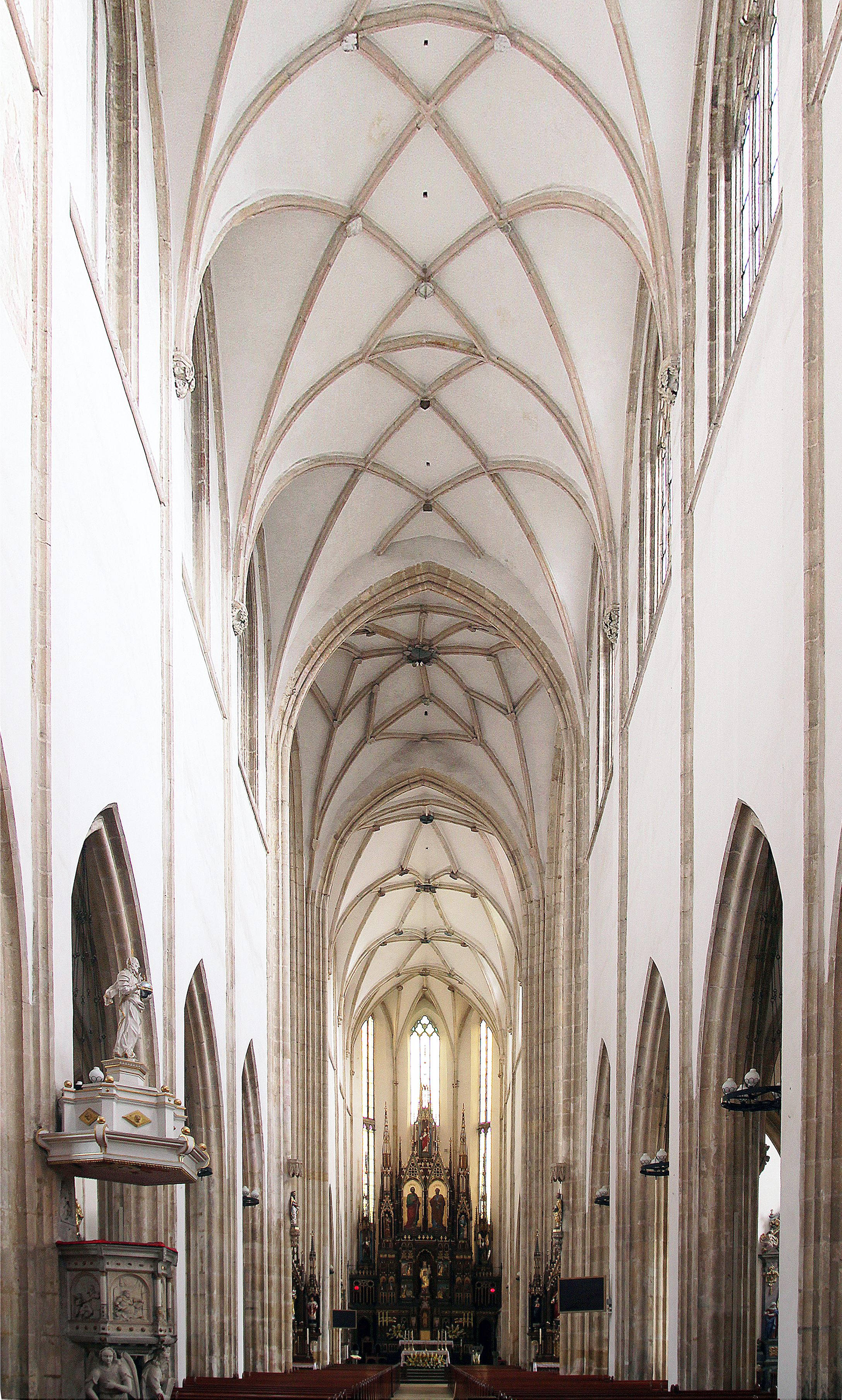 Strzegom, the Parish Church of Sts. Peter and Paul, c. 1350–1396, interior towards east (source: J. Adamski)