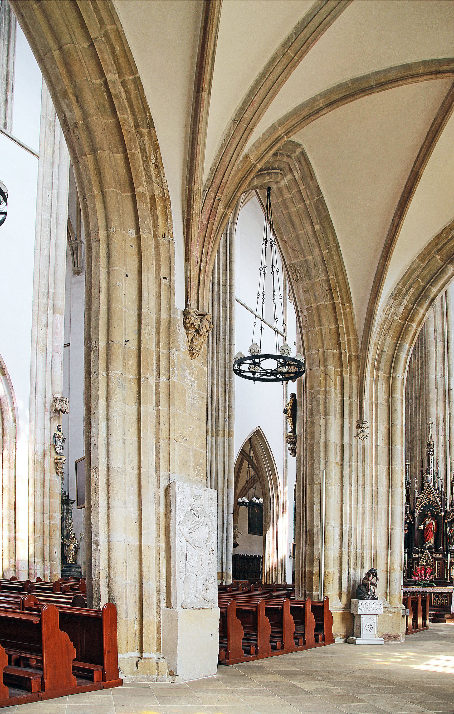 Strzegom, the Parish Church of Sts. Peter and Paul, interior of the southern aisle, c. 1350–1370 (source: J. Adamski)