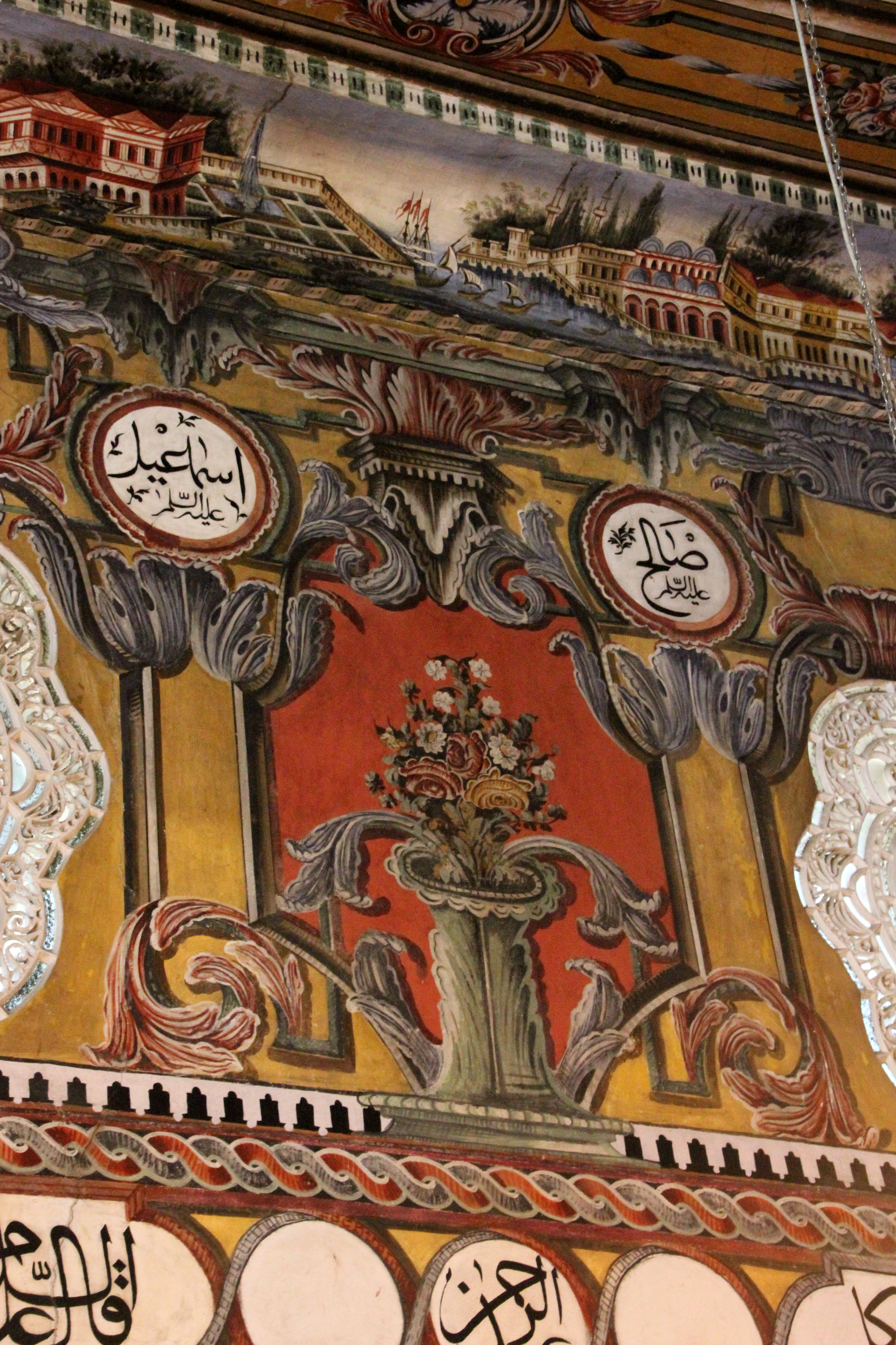 Tetovo/a Colored Mosque. Detail of prayer hall wall paintings’ Baroque architectural and vegetal elements with calligraphic roundels. (source: Ana Marija Grbanovic)