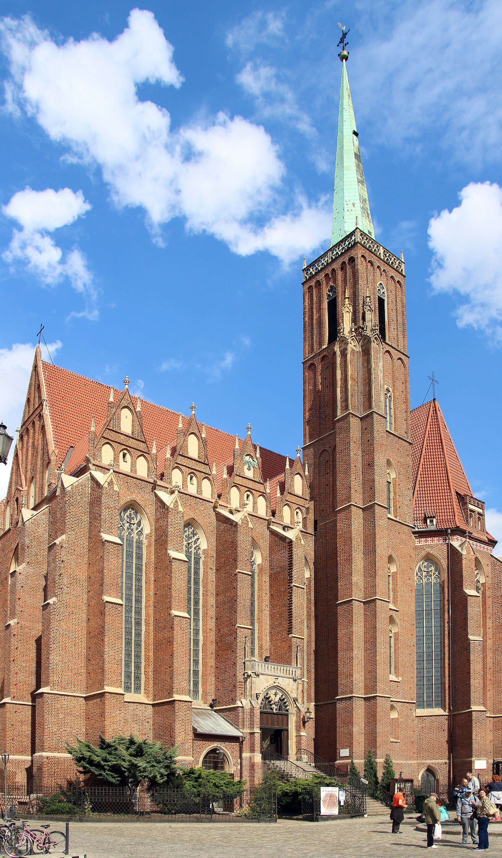 Wrocław, the Collegiate Church of the Holy Cross, 1290–c. 1380, general view from the south-west (source: J. Adamski)